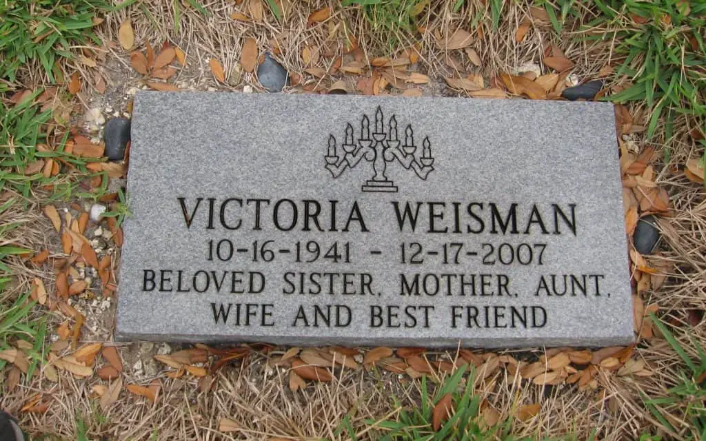 Headstone Epitaphs For Mothers [100+ Beautiful Ideas]