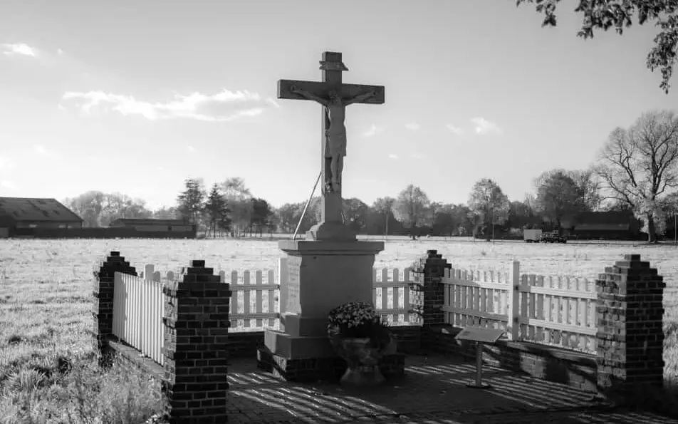 Family burial headstone placement